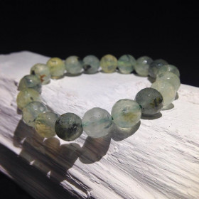 Bracelet billes Prehnite facettée 